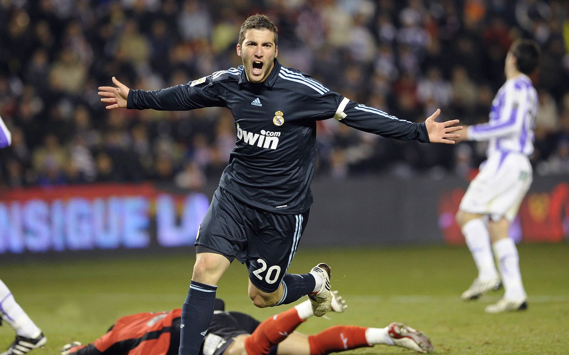 开云体育官网-美加墨世界杯焦点战,骑士节奏掌控国王,足球场上的权力游戏